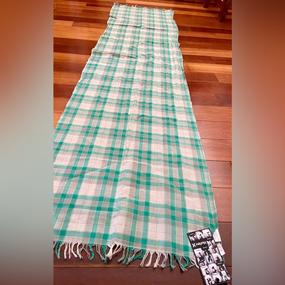 HURLEY Plaid 100% Cotton Scarf. Green, grey, white - Picture 4 of 5